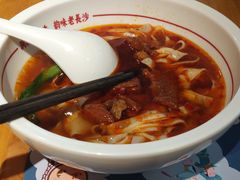 -呷佬·长沙手工米粉(金沙江路店)
