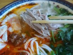 -巍山𤆵肉饵丝