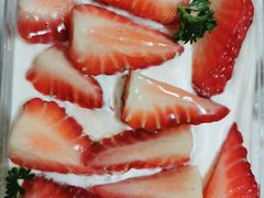 草莓盒子蛋糕-TOUCH泰奇(宝杨宝龙广场店)