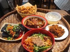 -爆炸头阿姨小四川正宗川味小吃(无任何分店)