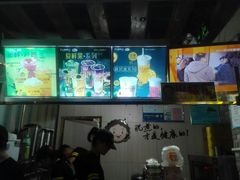 -沪上阿姨鲜果茶(世茂广场宽厚里店)