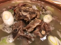 -虾弄弄海派小龙虾·牛羊蝎子火锅