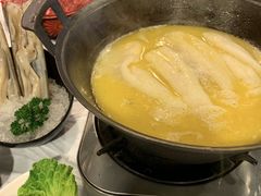 -鲜入围煮花胶鸡海鲜火锅
