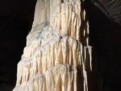 -波斯托伊纳溶洞