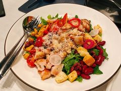 田园蔬菜沙拉配迷迭香烤鸡腿肉-Ponte 意大利餐厅