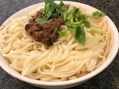 椒香牛肉杂酱面-春阳水饺(香槟广场店)