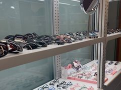 -无奔眼镜·蔡司·依视路授权店(马家堡店)
