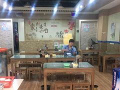 大堂-邢老三肉丸胡辣汤腊牛肉夹馍(朗福大厦店)
