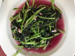 -亮河湾山庄