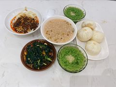 七品酱肉包-李与白包子铺(桐梓林店)