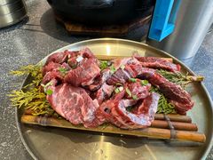 -草家酱蟹炭火烤肉店(珲春南路二店)