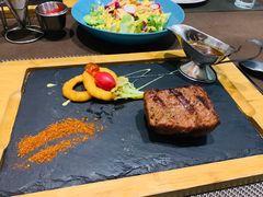 -悦享绿山墙西餐厅