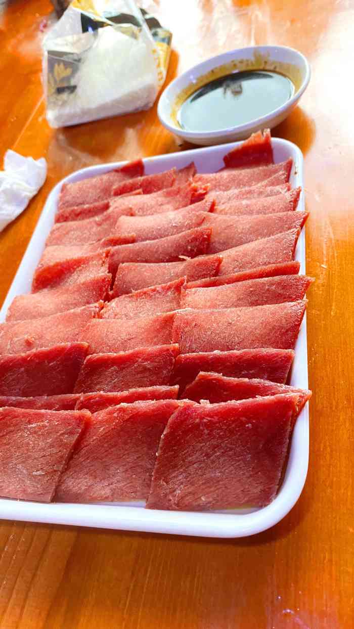 打分 第一次吃生牛肉口感真的很棒.经济又实惠.老板人也很热情