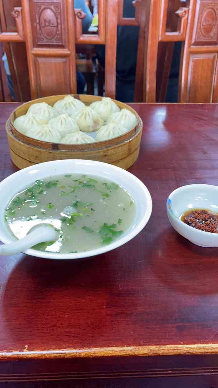 临沂民族饭店聚财楼-"「羊肉蒸包」挺大的一个,,我以为是小笼包.