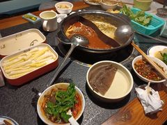 -两三事小郡肝串串香火锅(桂庙店)