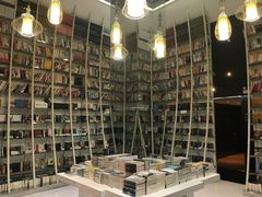 -钟书阁(松江泰晤士小镇店)