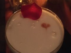 面上一层蛋白沫-富力丽思卡尔顿酒店·FLAIR餐厅酒吧