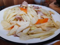 -头上红煨盐鸡·非遗院子餐厅