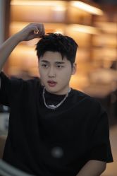 -一家只做男发烫染的店