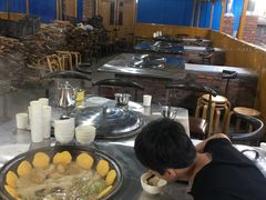 大堂-粘豆包柴火铁锅炖