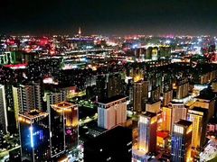 -黄金时代游泳健身云畔会所(绿地中心双子塔店)
