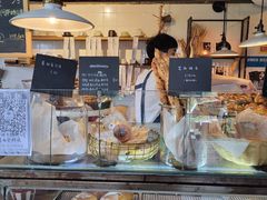面包甜点陈列柜-仙峰天然面包(迎宾路店)