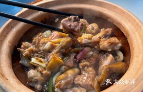 Stir-Fried Chicken Pot with Clay Pot