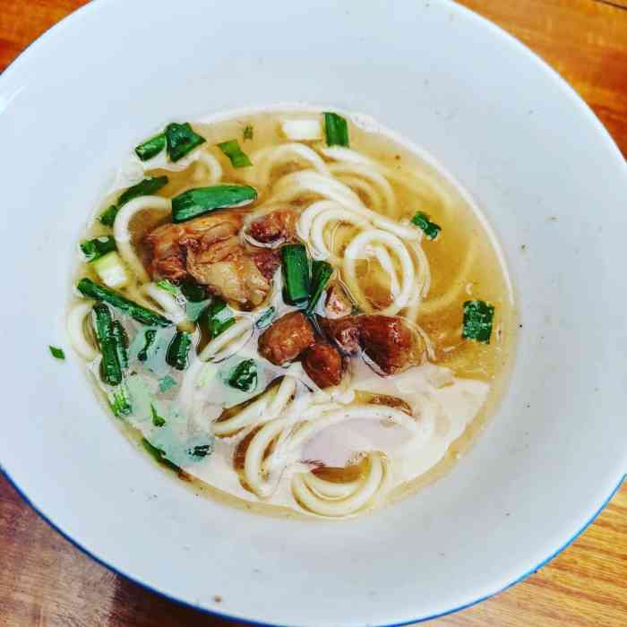 芒康盐井正宗加加面-"位置就在我住的客栈附近,进门以后藏族阿姨.