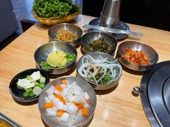 -极简·炭火烤肉主题餐厅·龙虾烧烤·烤羊排(宝龙店)