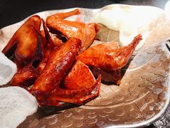 蝴蝶里招牌手撕乳鸽-蝴蝶里·粤菜·点心(滨江龙湖店)