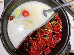 鸳鸯锅-钢管厂五区小郡肝串串香火锅(人民广场店)