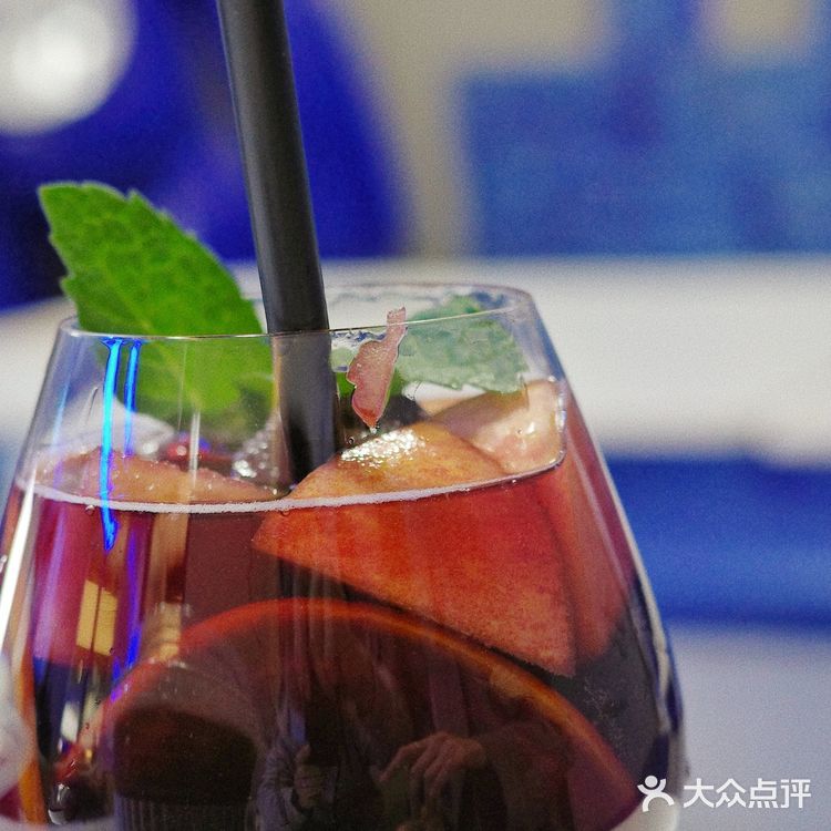 广州克莱因蓝茶饮店，他家的酿制酒挺不戳