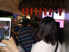 -爆炸头阿姨小四川正宗川味小吃(无任何分店)