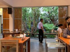 -Chom Cafe and Restaurant