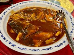 葱烧大湖鱼头-那家小馆•北京菜•烤鸭(中关村店)