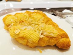 扁桃仁牛角包-COSTA COFFEE(上海月星环球港店)