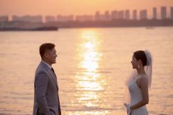 -雪中彩影婚纱摄影·微光艺术中心