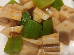 炝拌藕丁莴笋-潮粥人(威高店)