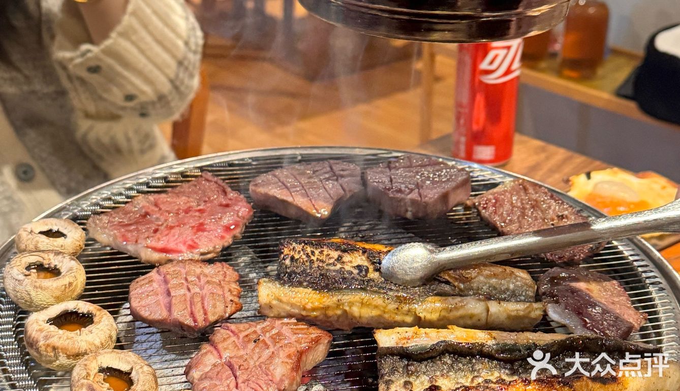 他们家的烤鹅肝真的太美味了，搭配杏鲍菇一起吃！