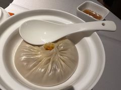 蟹粉汤包-屋里厢上海菜馆
