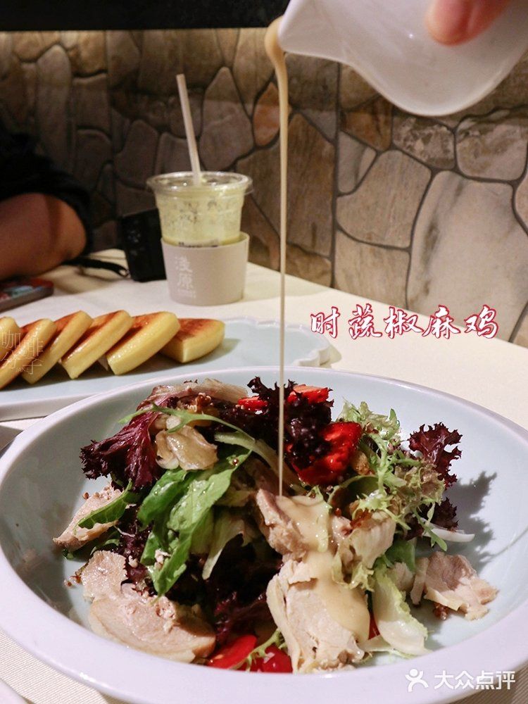 逛北京路，吃正宗香酥不腻的北京烤鸭