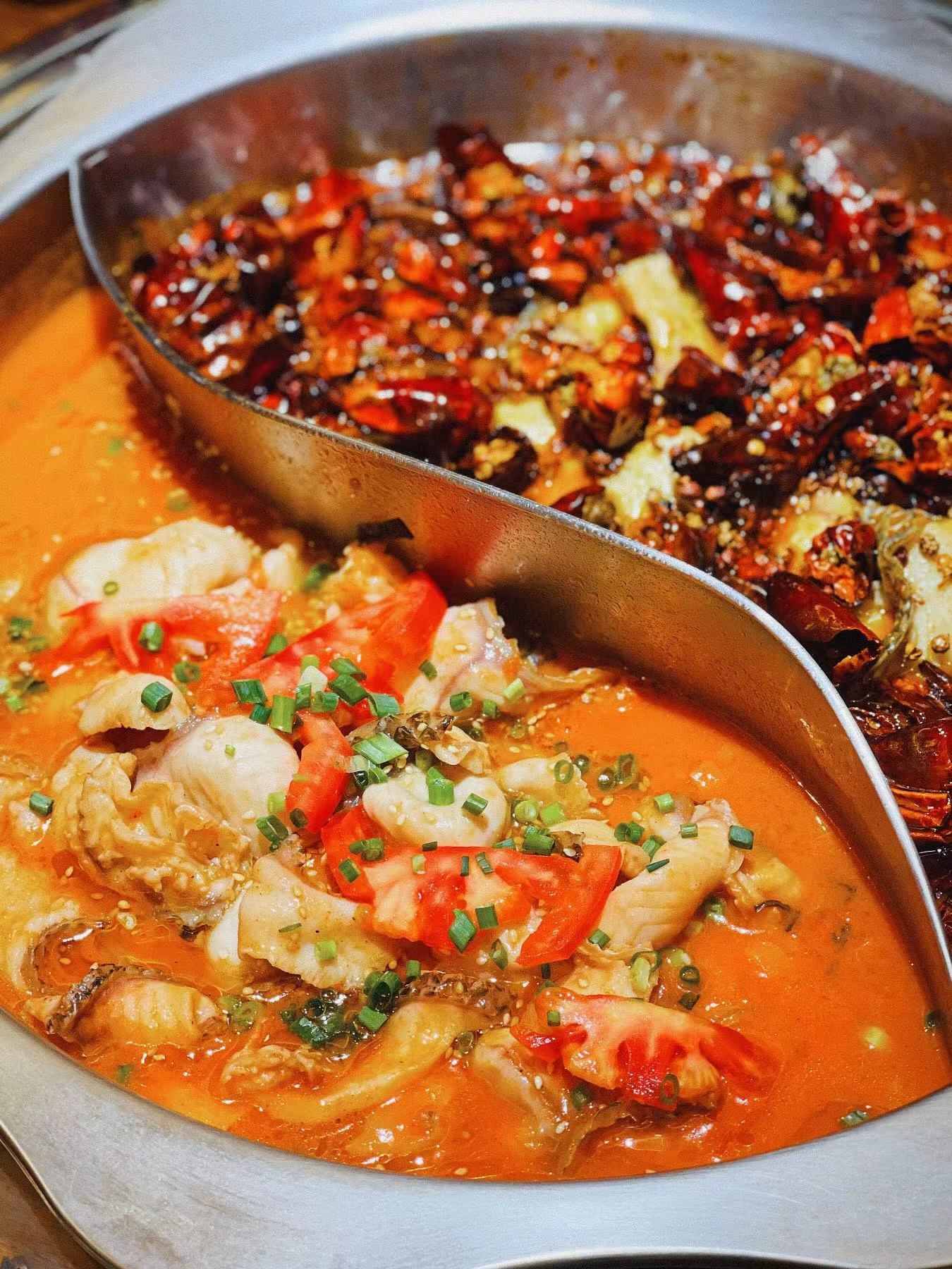 排队2小时就为一口8块钱的它！杭州年轻人扎堆“传送带”本年开一家火一家