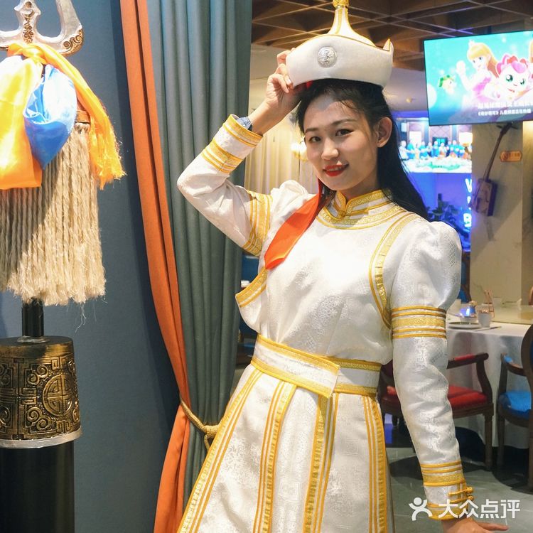 可以穿蒙古袍哟~即使额头爆痘、也要吃他家羊肉