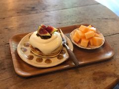 桃酱鲜奶松饼-春风十里咖啡馆