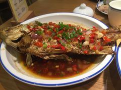 香煎鲫鱼-费大厨辣椒炒肉(万家丽一店)