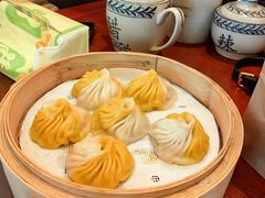 蟹粉鲜肉小笼-寄畅興·百年蟹黄面·万国建筑群(外滩27号店)