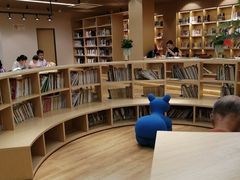 -漕河泾街道图书馆(漕河泾社区文化活动中心店)