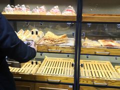 面包甜点陈列柜-向阳松鼠(三门井店)