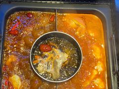 -老牌坊云南鱼豆花火锅(哈西万达店)