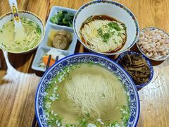 -裕兴记·蟹黄面馆养育巷精选店面馆